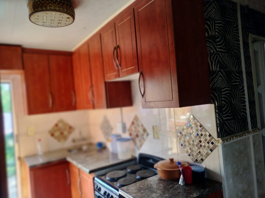 3 Bedroom Property for Sale in Molifi Tau Kloof Free State